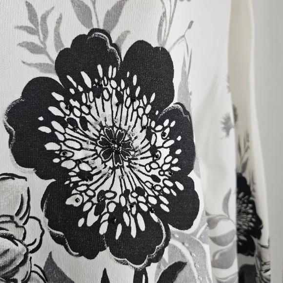 Beautiful Alfred Dunner Monochrome Floral Long Sleeve Top Sz 2X - Picture 3 of 10